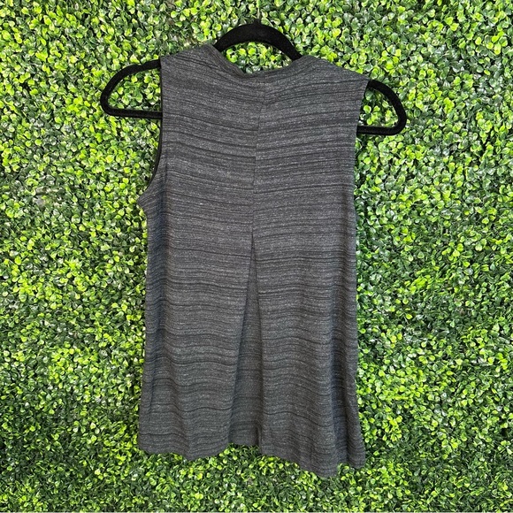 Nike work out  top EUC - Picture 11 of 13